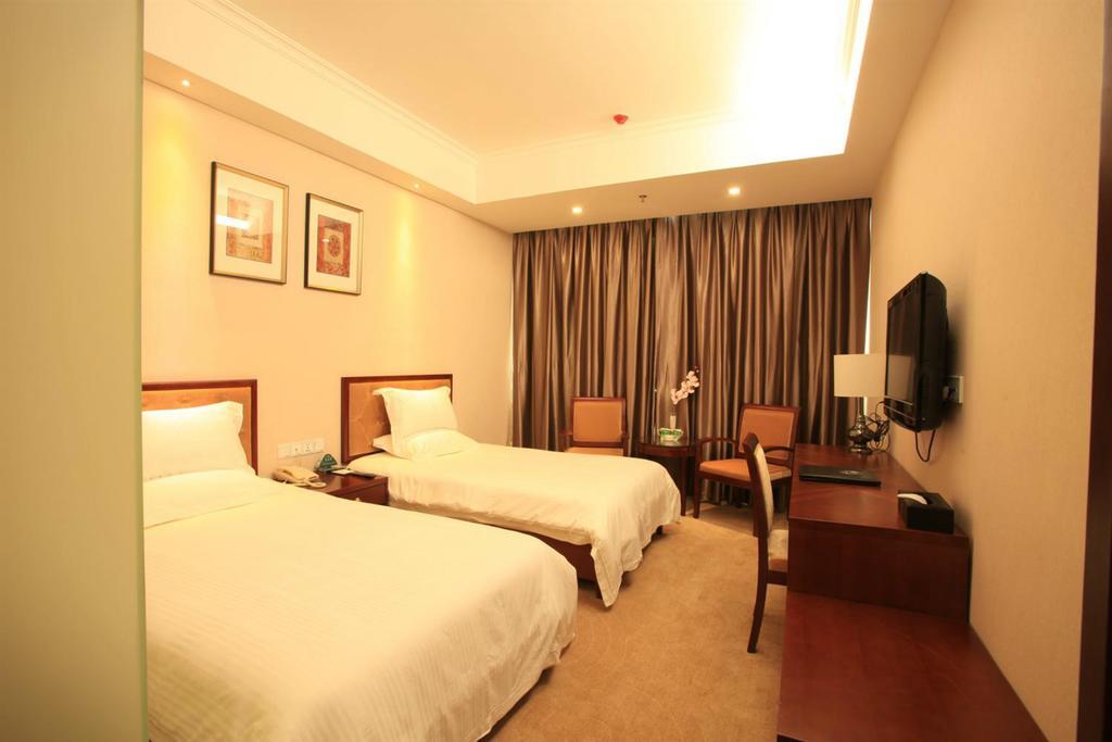 Greentree Inn Shanghai Dongming Road Subway Station Express Hotel Exteriör bild