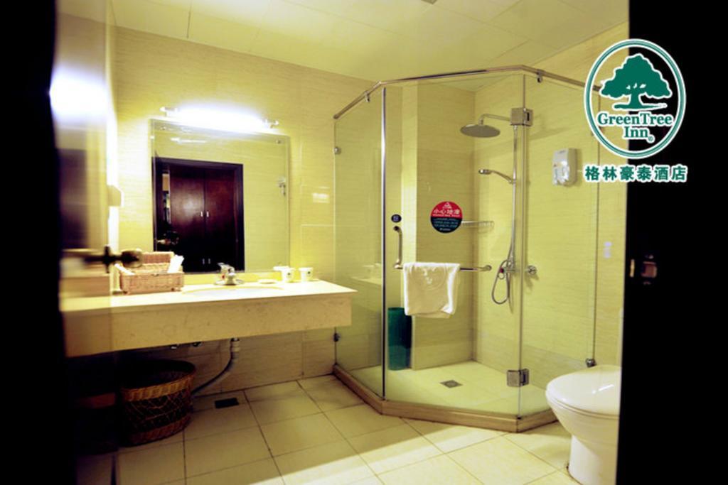 Greentree Inn Shanghai Dongming Road Subway Station Express Hotel Exteriör bild