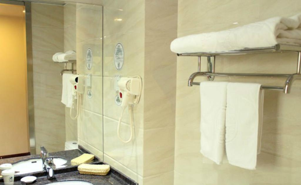 Greentree Inn Shanghai Dongming Road Subway Station Express Hotel Exteriör bild