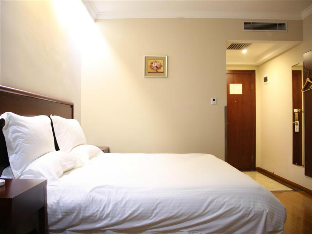 Greentree Inn Shanghai Dongming Road Subway Station Express Hotel Exteriör bild