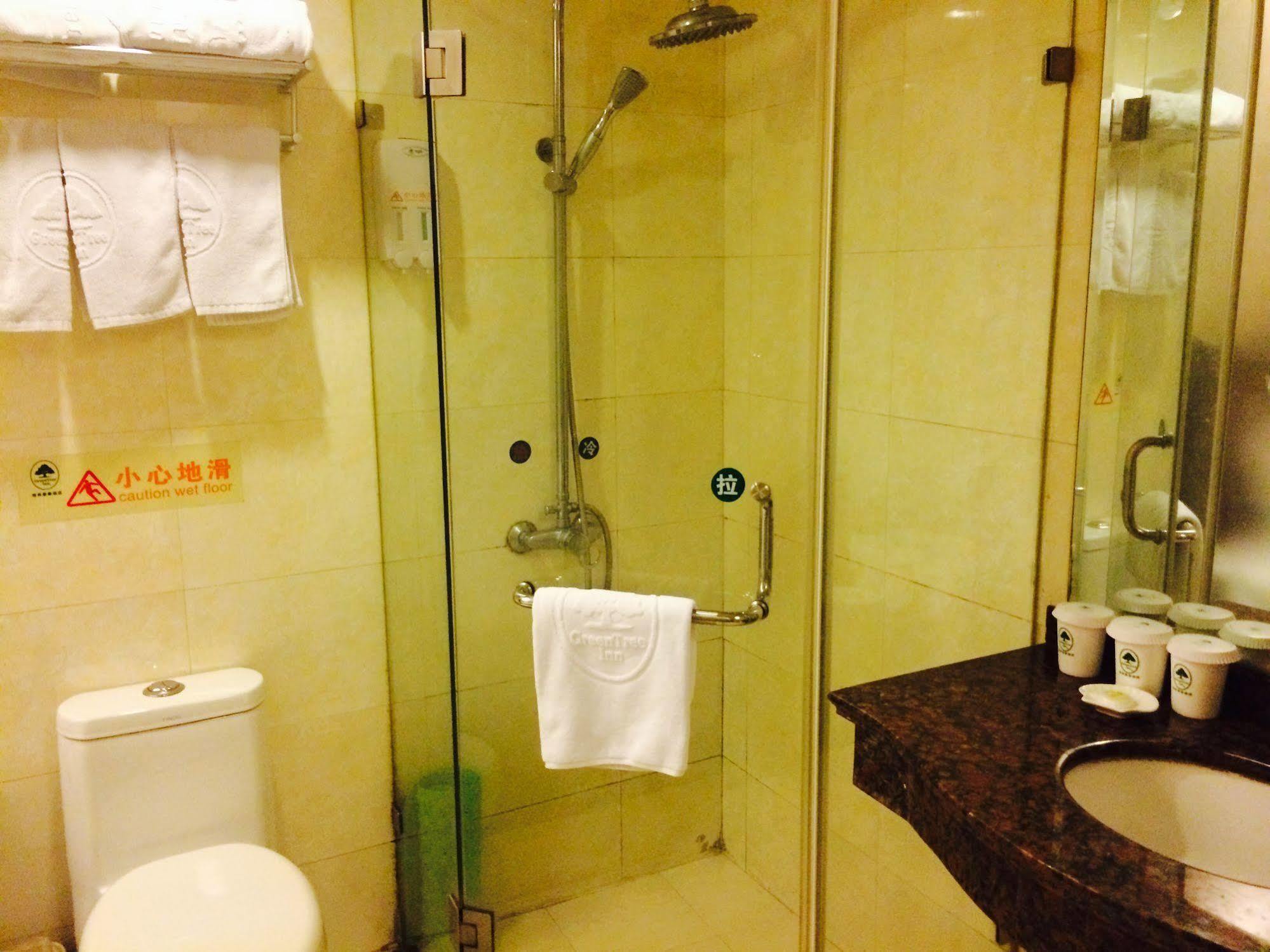 Greentree Inn Shanghai Dongming Road Subway Station Express Hotel Exteriör bild