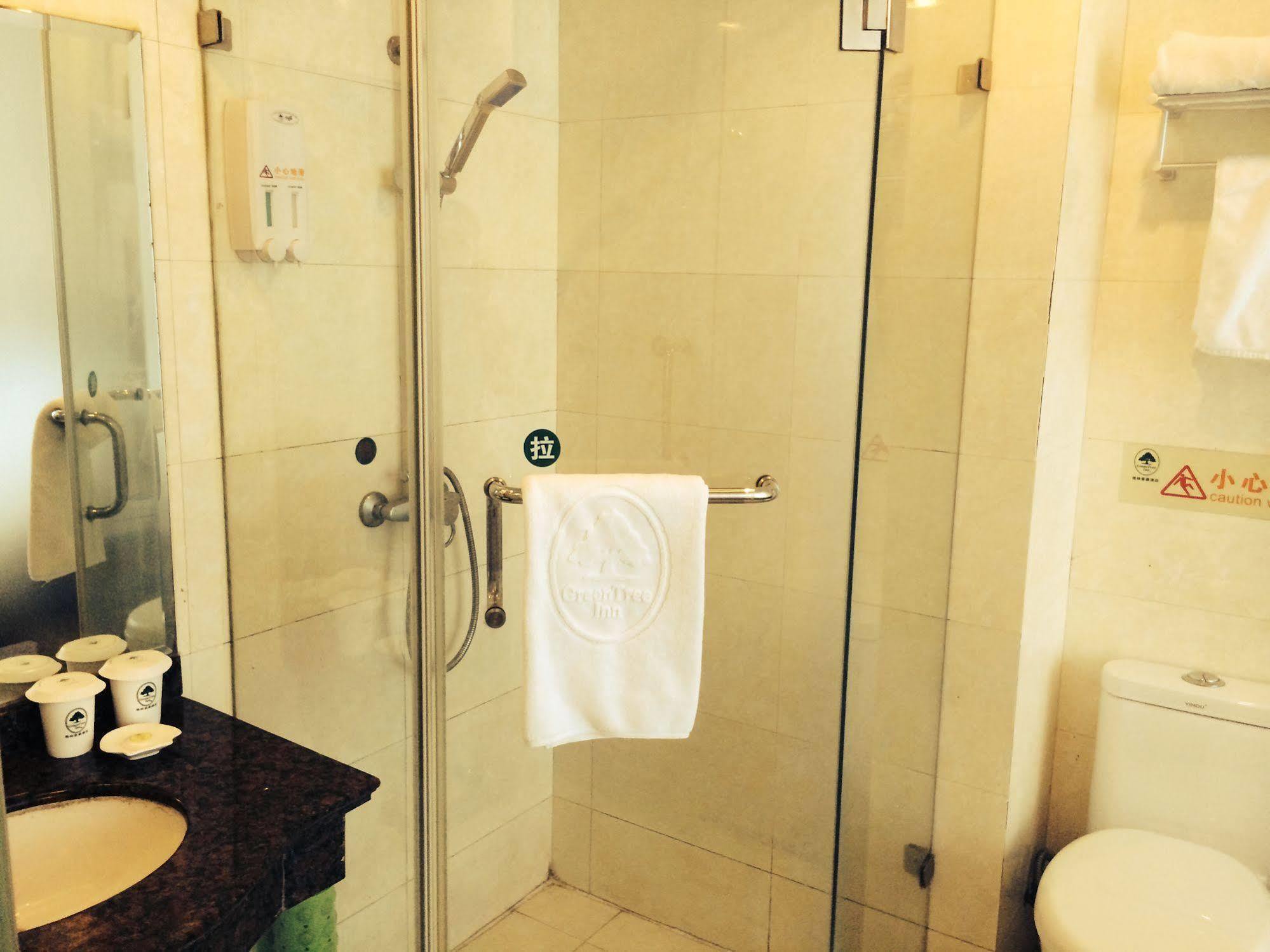 Greentree Inn Shanghai Dongming Road Subway Station Express Hotel Exteriör bild